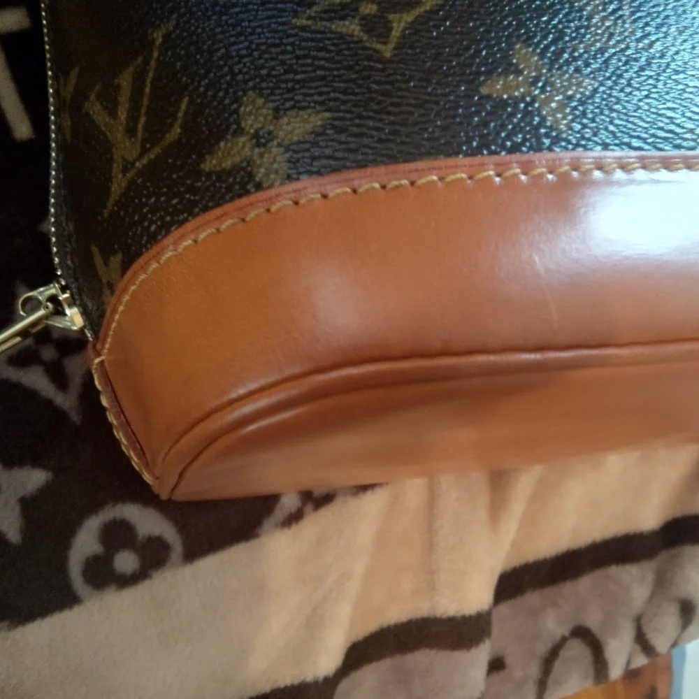 TAKING OFFERS! Louis Vuitton vintage Alma tote😍 Immaculent condition!! As SHOWN - Picture 9 of 12